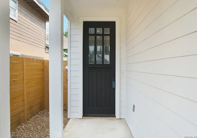 Photo 2 of Sale Pending at 803 Indiana St, San Antonio, TX 78210 | MLS# 1966138 | Listing updated on 2026-05-18