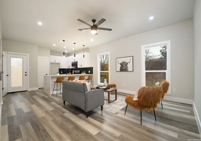 Photo 4 of Sale Pending at 803 Indiana St, San Antonio, TX 78210 | MLS# 1966138 | Listing updated on 2026-05-18