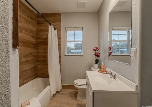 3rd image of 210 Greenhaven Dr, San Antonio, TX 78201 | MLS# 1966171