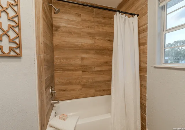 4th image of 210 Greenhaven Dr, San Antonio, TX 78201 | MLS# 1966171