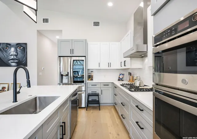 Photo 4 of Single family home for sale at 211 W Lubbock St, San Antonio, TX 78204 | MLS# 1966256 | Listing updated on 2026-09-27