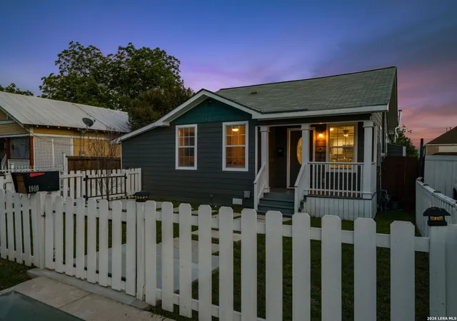 2nd image of 1910 W Craig Pl, San Antonio, TX 78201 | MLS# 1966451