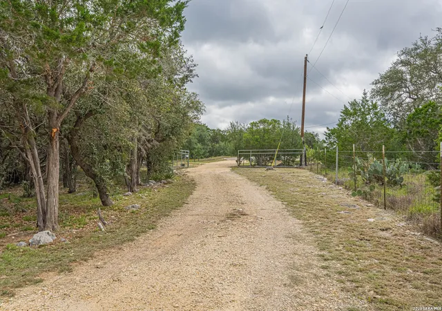 4th image of 374 W County Road 2481, Hondo, TX 78861 | MLS# 1966455