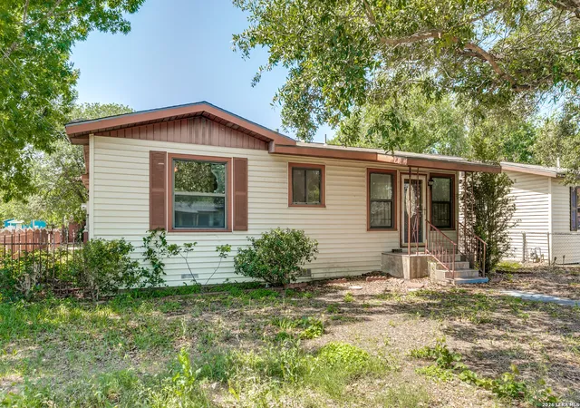 Photo 2 of Sale Pending at 630 Carlisle Ave, San Antonio, TX 78225 | MLS# 1966479 | Listing updated on 2026-08-20
