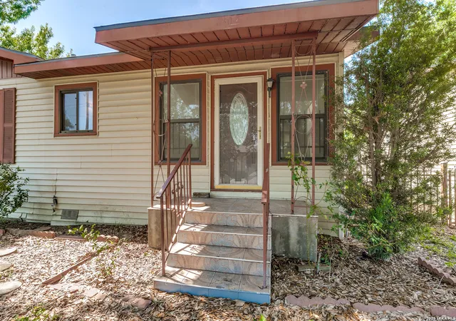 Photo 3 of Sale Pending at 630 Carlisle Ave, San Antonio, TX 78225 | MLS# 1966479 | Listing updated on 2026-08-20