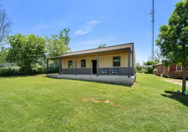 Photo 3 of Single family home for sale at 9195 S Loop 1604 E, Elmendorf, TX 78112 | MLS# 1966600 | Listing updated on 2026-09-14