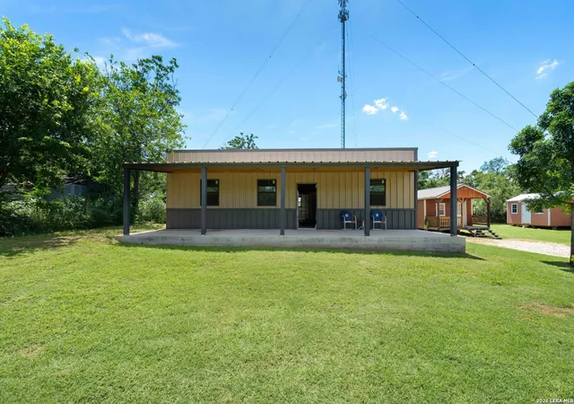 Photo 3 of Single family home for sale at 9195 S Loop 1604 E, Elmendorf, TX 78112 | MLS# 1966600 | Listing updated on 2026-10-05