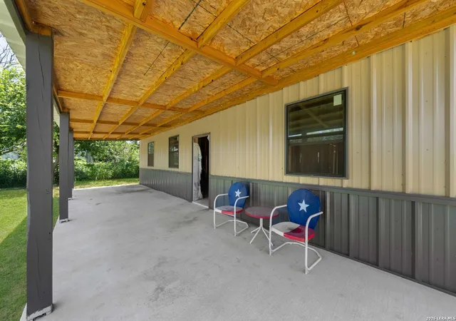Photo 4 of Single family home for sale at 9195 S Loop 1604 E, Elmendorf, TX 78112 | MLS# 1966600 | Listing updated on 2026-10-05