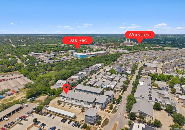 2nd image of 1208 N Academy Ave, New Braunfels, TX 78130
