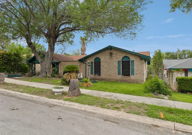 Photo 3 of Sale Pending at 7111 Forest Mont St, San Antonio, TX 78240 | MLS# 1966728 | Listing updated on 2026-05-15