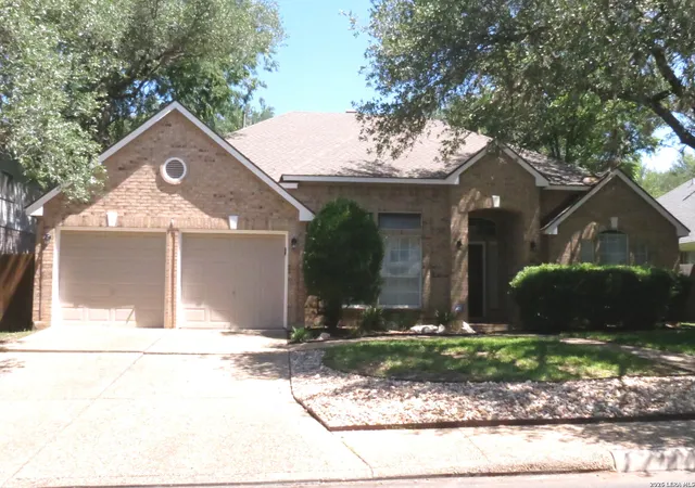 Photo 2 of Sale Pending at 14 Grogans Mill Dr, San Antonio, TX 78248 | MLS# 1966756 | Listing updated on 2026-09-07