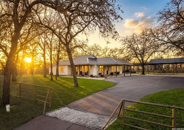 Photo 3 of Sale Pending at 188 Oak Hl Rd, La Vernia, TX 78121 | MLS# 1966842 | Listing updated on 2026-05-14