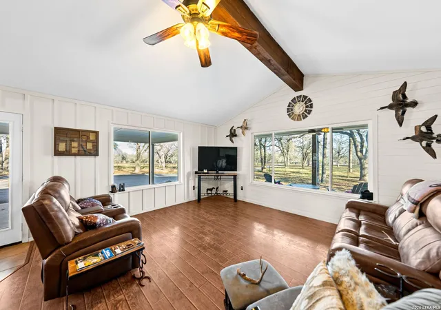 Photo 4 of Sale Pending at 188 Oak Hl Rd, La Vernia, TX 78121 | MLS# 1966842 | Listing updated on 2026-05-14