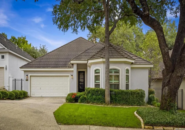 Photo 2 of Sale Pending at 8 Orsinger Frg, San Antonio, TX 78230 | MLS# 1966846 | Listing updated on 2026-08-22