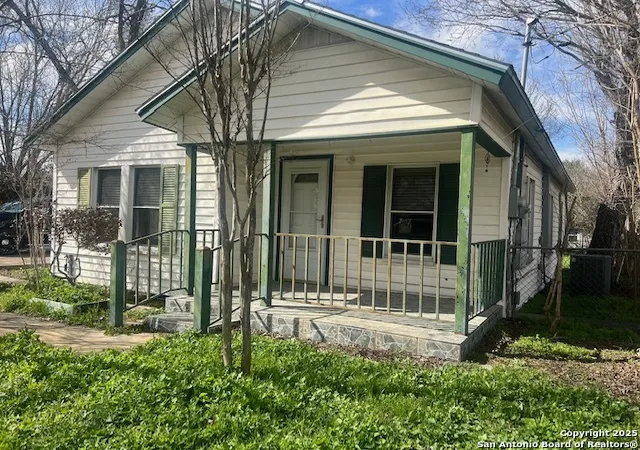 1st image of 1117 Standish, Floresville, TX 78114 | MLS# 1966871