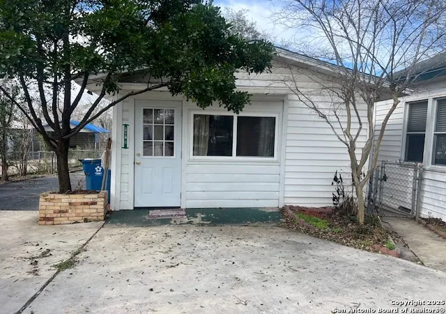 3rd image of 1117 Standish, Floresville, TX 78114 | MLS# 1966871