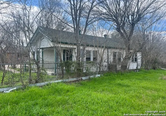 4th image of 1117 Standish, Floresville, TX 78114 | MLS# 1966871