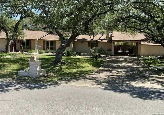 Photo 2 of Sale Pending at 326 Donella Dr, San Antonio, TX 78232 | MLS# 1966915 | Listing updated on 2026-05-15
