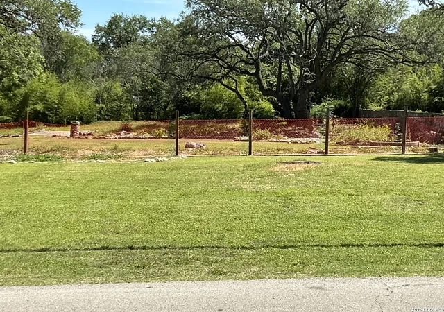 Photo 4 of Sale Pending at 326 Donella Dr, San Antonio, TX 78232 | MLS# 1966915 | Listing updated on 2026-05-15
