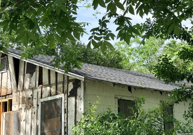 Photo 3 of Single family home for sale at 207 Herndon, San Marcos, TX 78666 | MLS# 1966935 | Listing updated on 2026-06-12