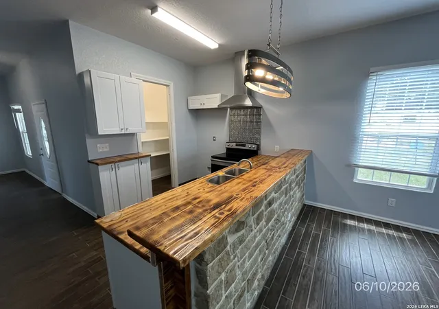 4th image of 2250 Golf Dr, Spring Branch, TX 78070 | MLS# 1966955