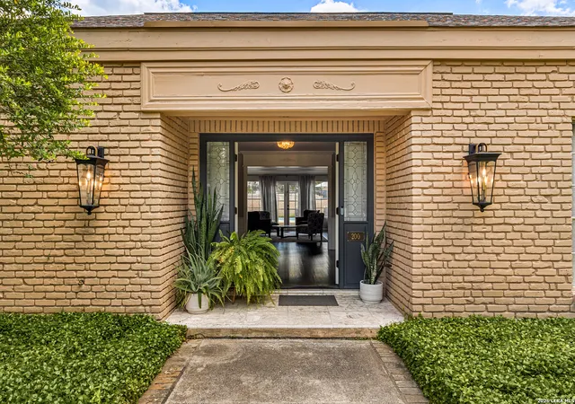 Photo 4 of Sale Pending at 200 Sir Arthur Ct, Castle Hills, TX 78213 | MLS# 1967006 | Listing updated on 2026-09-08