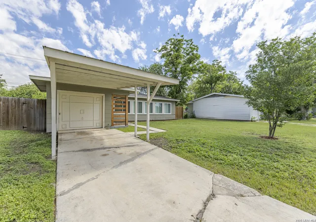 3rd image of 323 Basswood Dr, San Antonio, TX 78213 | MLS# 1967021