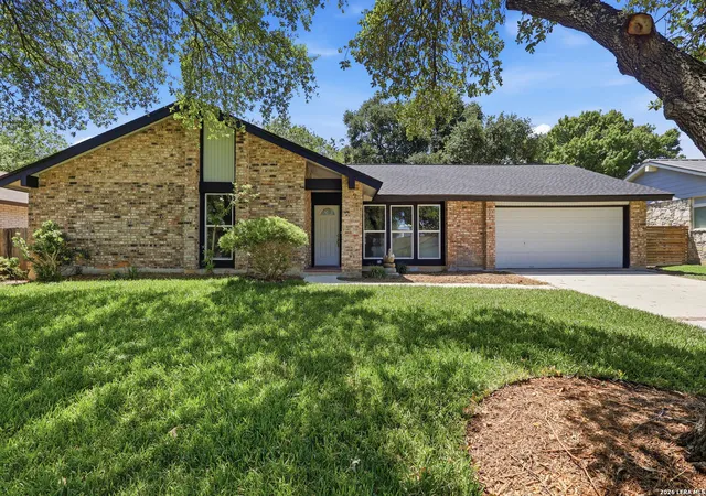 Photo 3 of Sale Pending at 5422 El Tejano St, San Antonio, TX 78233 | MLS# 1967048 | Listing updated on 2026-08-10
