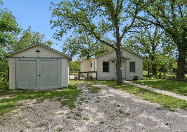 Photo 3 of Sale Pending at 111 Brackenridge, Boerne, TX 78006 | MLS# 1967065 | Listing updated on 2026-09-20