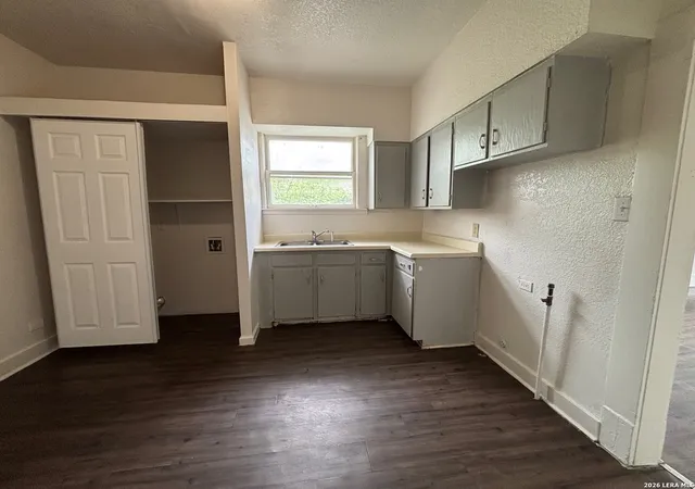 4th image of 2810 W Salinas, San Antonio, TX 78207 | MLS# 1967083