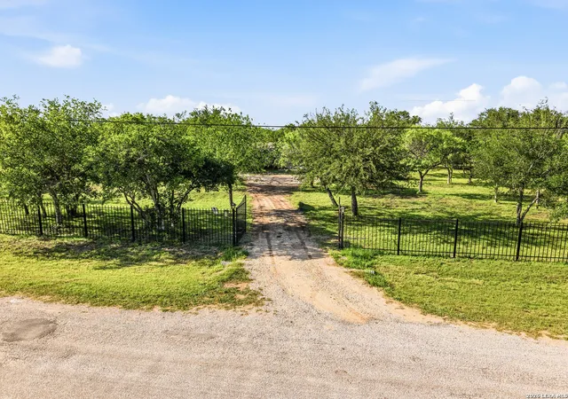 3rd image of 651 County Road 4647, Hondo, TX 78861 | MLS# 1967120