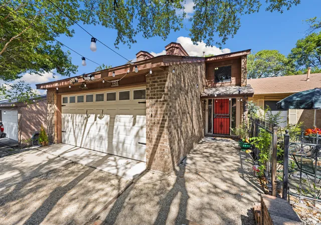 Photo 3 of Sale Pending at 6405 Honey Hl, San Antonio, TX 78229 | MLS# 1967257 | Listing updated on 2026-09-17