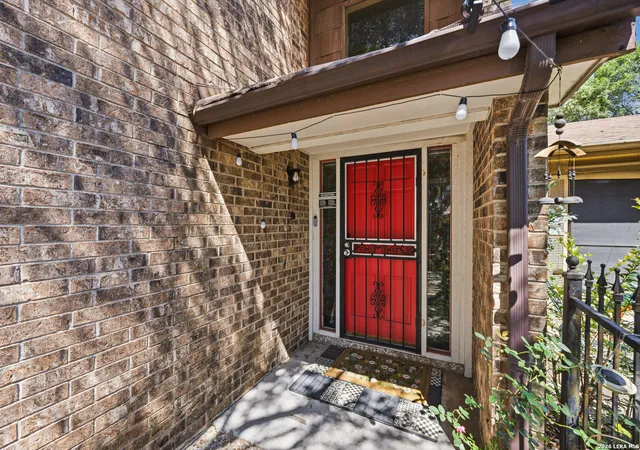 Photo 4 of Sale Pending at 6405 Honey Hl, San Antonio, TX 78229 | MLS# 1967257 | Listing updated on 2026-09-17