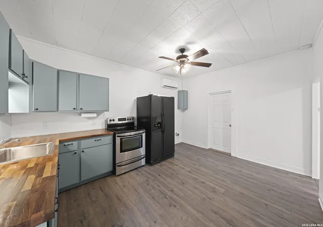 3rd image of 1421 Park St, Kerrville, TX 78028 | MLS# 1967258