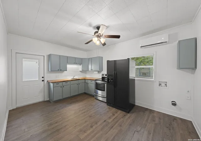 4th image of 1421 Park St, Kerrville, TX 78028 | MLS# 1967258