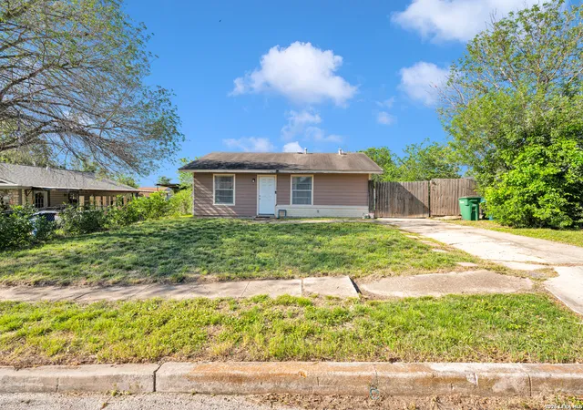 Photo 2 of Single family home for sale at 6218 Stone Valley Dr, San Antonio, TX 78242 | MLS# 1967276 | Listing updated on 2026-08-23