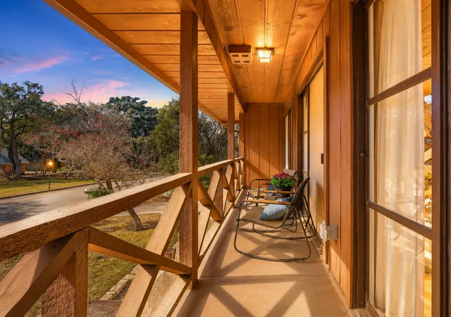 Photo 2 of Single family home for sale at 3727 Hundred Oaks Dr, San Antonio, TX 78217 | MLS# 1967386 | Listing updated on 2026-09-14