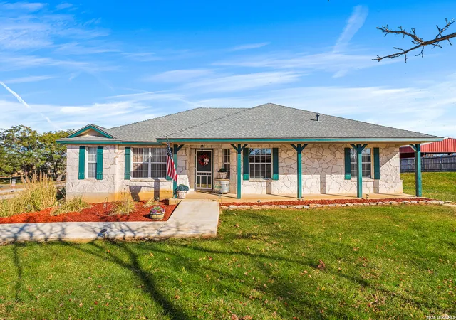 Photo 4 of Sale Pending at 7914 Knowlton Rd, San Antonio, TX 78263 | MLS# 1967401 | Listing updated on 2026-08-24