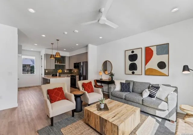 2nd image of 1208 N Academy #UNIT 3205, New Braunfels, TX 78130 | MLS# 1967404