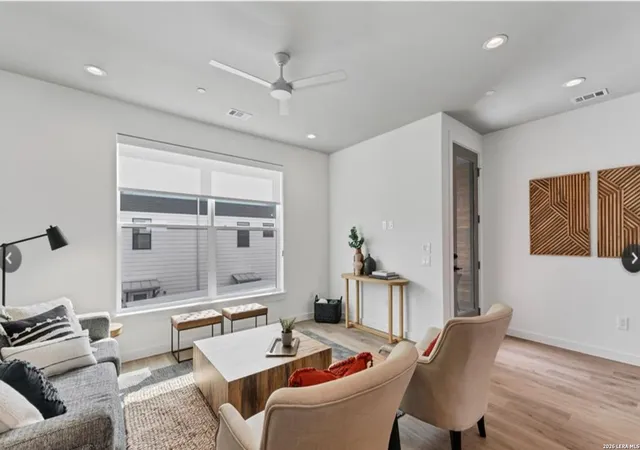 4th image of 1208 N Academy #UNIT 3205, New Braunfels, TX 78130 | MLS# 1967404