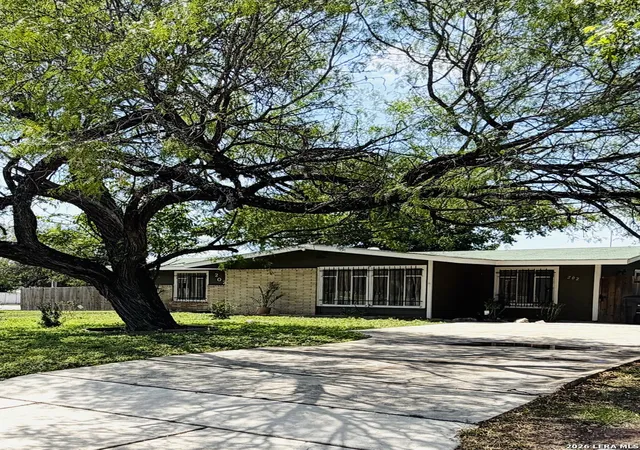 2nd image of 202 Dalehurst Dr, San Antonio, TX 78201 | MLS# 1967416
