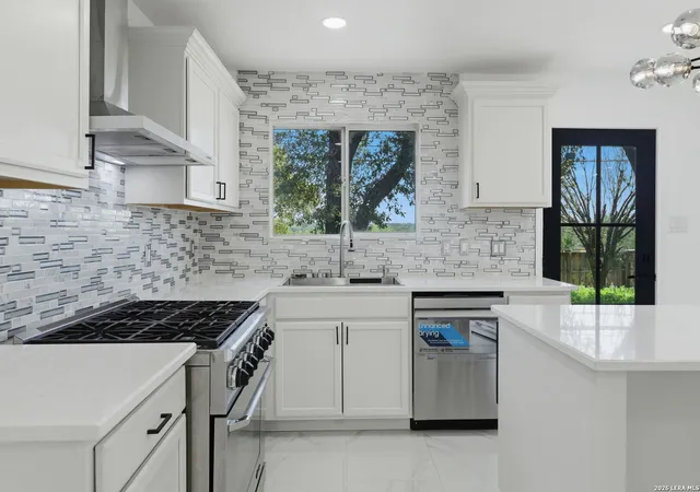 Photo 4 of Single family home for sale at 7306 Ellerby Pt, San Antonio, TX 78240 | MLS# 1967426 | Listing updated on 2026-08-25
