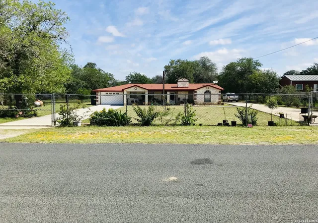 Photo 3 of Single family home for sale at 1215 Red Gate Dr, San Antonio, TX 78264 | MLS# 1967427 | Listing updated on 2026-06-30