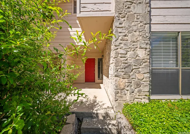 Photo 3 of Sale Pending at 829 W Bitters Rd #502, San Antonio, TX 78216 | MLS# 1967503 | Listing updated on 2026-08-12