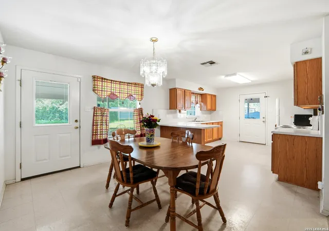Photo 4 of Single family home for sale at 908 N Mansfield St, Pleasanton, TX 78064 | MLS# 1967524 | Listing updated on 2026-05-27