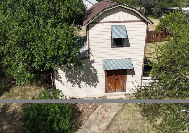 Photo 4 of Single family home for sale at 650 Wild Turkey Run, New Braunfels, TX 78132 | MLS# 1967664 | Listing updated on 2026-09-05