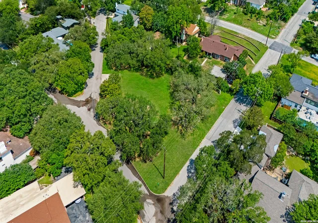 Photo 3 of Sale Pending at 521 Canterbury Hill, San Antonio, TX 78209 | MLS# 1967806 | Listing updated on 2026-09-01