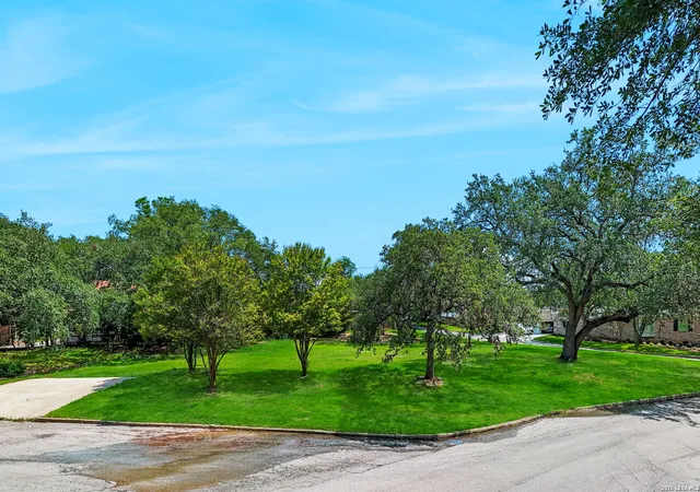 Photo 4 of Sale Pending at 521 Canterbury Hill, San Antonio, TX 78209 | MLS# 1967806 | Listing updated on 2026-09-01