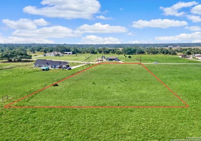 3rd image of 223 Stallion Trl, Natalia, TX 78059 | MLS# 1967974