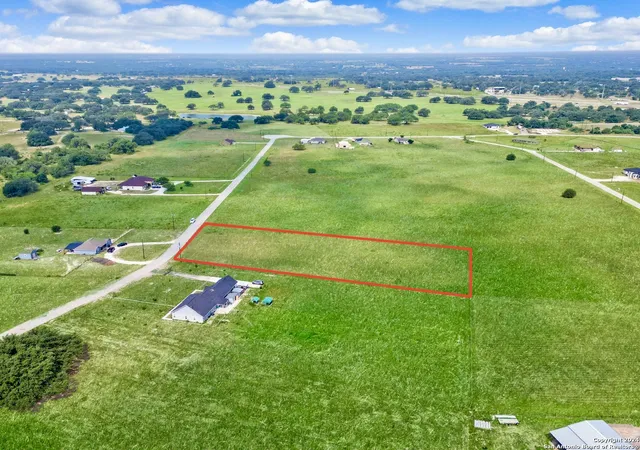 4th image of 223 Stallion Trl, Natalia, TX 78059 | MLS# 1967974